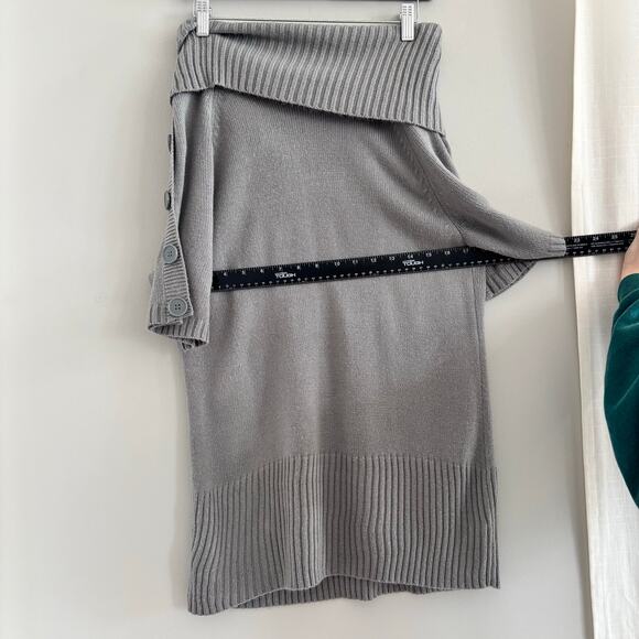 Off the Shoulder Tunic Sweater with Button Detail Gray Short Sleeve Women's PXL - Picture 2 of 6